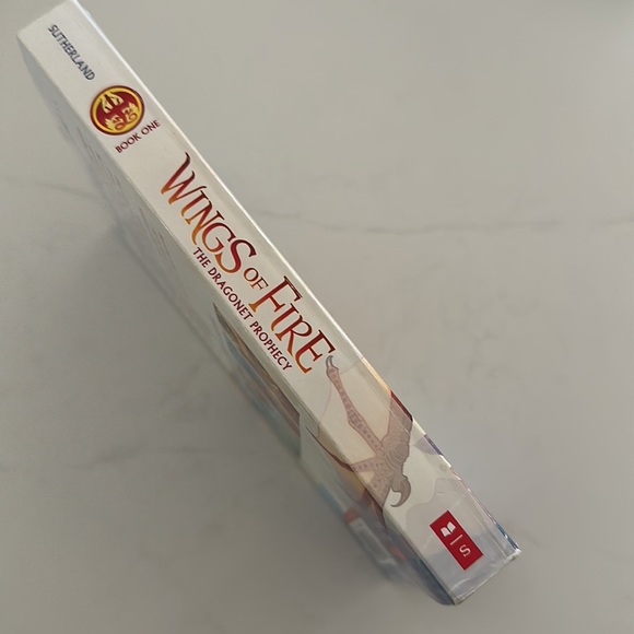 4/$10 Wings of Fire “The Dragonet Prophecy” - Picture 3 of 6